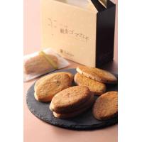大阪もん名品『観音ゴマさぶれ』からだに良い黒ゴマを使い、一枚一枚焼き上げました。